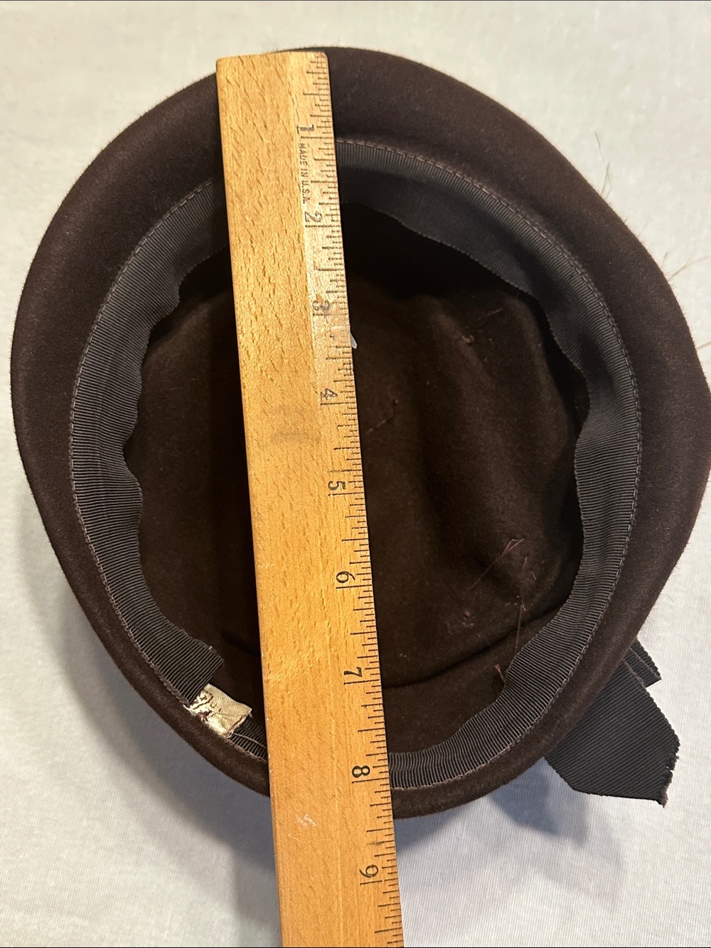 Vintage Women's Brown Felt Pillbox Hat with Feather Accent and Satin Ribbon - Picture 3 of 6